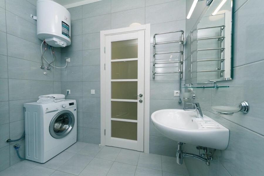 Apartamento Драгоманова 38А 2Й Поверх Kiev Exterior foto